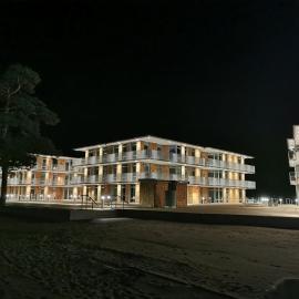 Lägenhet på stranden i Åhus med havsutsikt och bastu samt relax – hotel w mieście Åhus