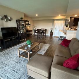 Spacious 2 Bedroom 2 Bathroom Apartment with Balcony in Uptown Charlotte! City Views & Free Parking!, Hotel in Charlotte