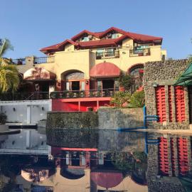 Tahanan Lakeview Hotel, hotel San Pablóban