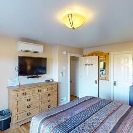Tacit Shadow Resort Shangri-La King Suite, Gym, Coffee Bar, Hot-Tub, Free Laundry, Food Available, khách sạn ở Parowan