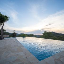 Can Pla Roig con vistas al Mar y la Puesta de Sol, hotel in Sant Joan de Labritja