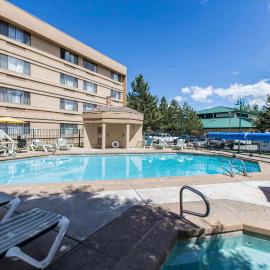 Comfort Inn Near Vail Beaver Creek, готель у місті Ейвон