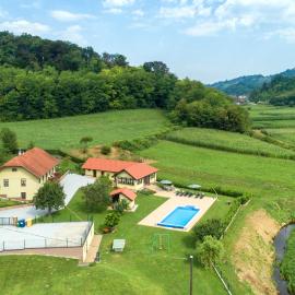 Ruralna kuca 'Villa Zagorka' za odmor sa bazenom i bočalištem