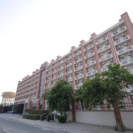 Hide Away Studios, khách sạn ở Vrindāvan