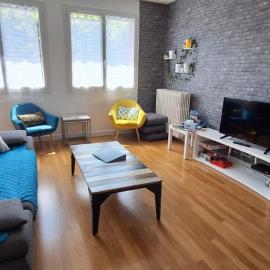 Issoudun appart élégant 150m², hotell i Issoudun