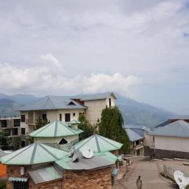 Lovely 1 bedroom condo with majestic views, hotel in Bhurban