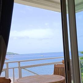Studio près de la mer et marina، فندق في Gourbeyre