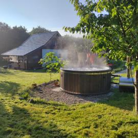 Domek SADKOWO - wśród jabłoni , balia ogrodowa dodatkowo płatna, hotel Polanówban