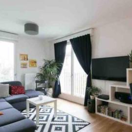 Cozy & Quiet Getaway Just 300m from Paris with Free Private Parking, hotel in Gentilly