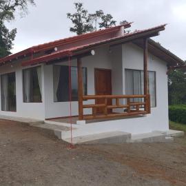Quinta Vacacional Puerto Quito - Urb Privada El Jardín, hotel in Pedro Vicente Maldonado