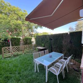Adosado con jardín Urb Galia Ballena