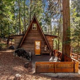 A-Frame Escape Unique stay w comfort & style