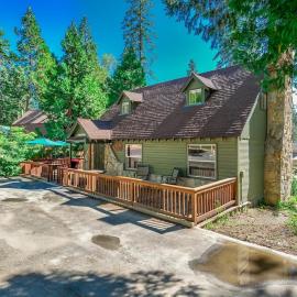 Buckeye Bear's Den-AC-Walking Distance to town, hotel in Shaver Lake