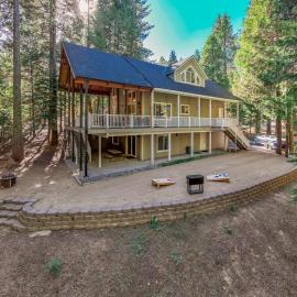 Cabin at the Creek Family Fun Starts Here!, hotel in Shaver Lake