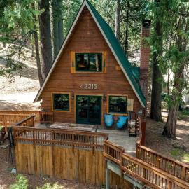 HB Hideaway Boho Treehouse Vibes in the Pines, hotel in Shaver Lake