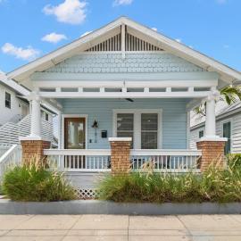 NEW! Casa Fuente - Beautifully Renovated Ybor Bungalow, Steps to 7th Ave, hotel in Tampa