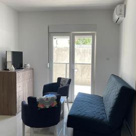Silver Lake apartmant