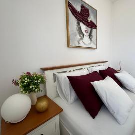 Sunny house, Hotel in Floreşti
