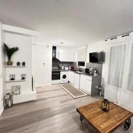 Cosy home stade de France CDG airport, hotel a Saint-Denis