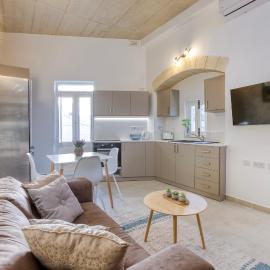 Charming and Modern 1BR House in Historic Zebbug by 360 Estates, hotel Żebbuġban