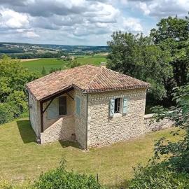 Gîte isolé grand calme panorama, hotell i Tréjouls