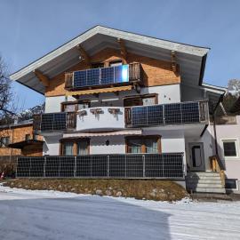 Ferienwohnung Rainer Kunterbunt, hotell i Leogang