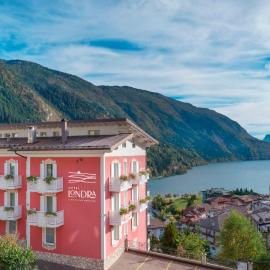 Hotel Londra Slow Living Molveno, hotell i Molveno