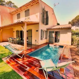 VILLA Plages de la Nartelle- Sainte Maxime - piscine privée, hotel in Sainte-Maxime
