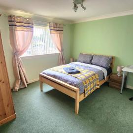 Lovely Home Stay Private room Shared bathroom, hotel in Fife