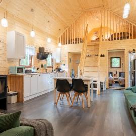 Domek Pan Modrzew - ogrodzony teren Pet Friendly, hotel v mestu Zachełmie