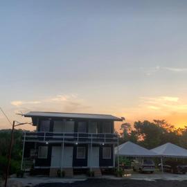 Farhani Cabin Stay, hotel in Kampong Batu Lima