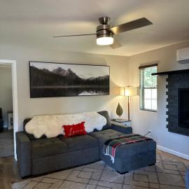 YoBee! Welcome Breakfast and Park Reservations Included! Heart of Yosemite - Homey Studios and Apartments - AC-WiFi-EV, hotel in Yosemite West