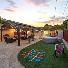 Coastal Home Near UCSB & Airport, Hot Tub, King Beds, Fast Wifi, Sleeps 6, hotel in Santa Barbara