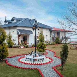 amã Stays & Trails Barefoot Bungalow, Dhanaulti、ダノルティのホテル