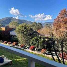 Guesthouse with a view, hotel in Bright