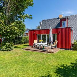 Finnhütte mit Kamin und Meerblick - Balkon, khách sạn ở Nienhagen