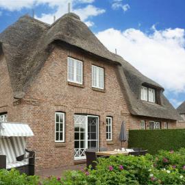Seesucht-Föhr - Moderne Reet-Haushälfte mit Sauna, Garten & Terrasse nahe Wattenmeer, hotel a Utersum