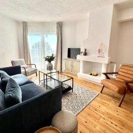 CORA Suites & Living - 3 Bedroom House, hotell i Khlorakas