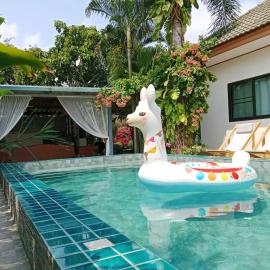 Sweet Floresta Pool Villa, hotel u gradu Satahip