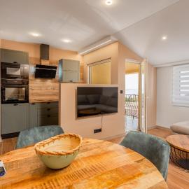 Adastra apartments with private parking, sea view and floor heating
