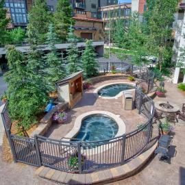 Hot Tub, Deck, Private Washer, Dryer, In Heart of Ski Area Base, hotel in Steamboat Springs