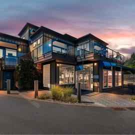 Sooke Oceanview Penthouse - Family Friendly、スークのホテル