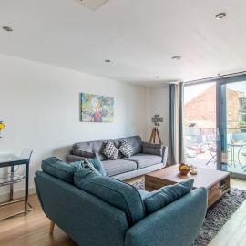 Beautiful 1 Bedroom Apartment with parking in Gloucester Docks