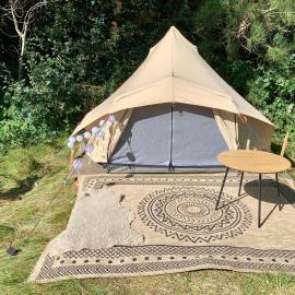 Bell tent Boven Duin، فندق في 't Horntje