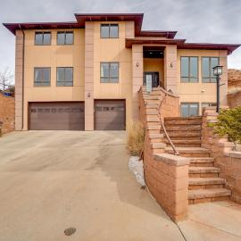 Upscale Laramie Home w/ Hot Tub & Patio!, hotel in Laramie