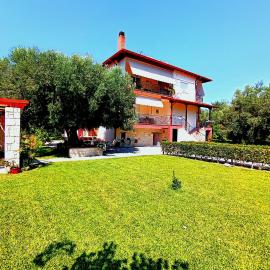 Giorgos Apartments., hotell i Skala Fourkas