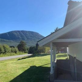 Sokkel-leilighet med nærhet til sentrum og Hovden gondolen, хотел в Опдал