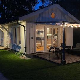 Modernt gästhus med två sovrum och bäddsoffa