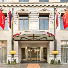 Ramada Hotel & Suites by Wyndham Yerevan: Erivan'da bir otel