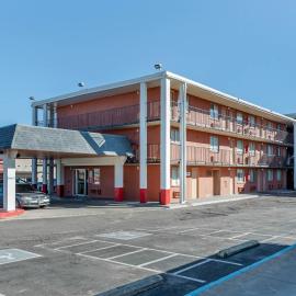Pueblo Inn、プエブロのホテル
